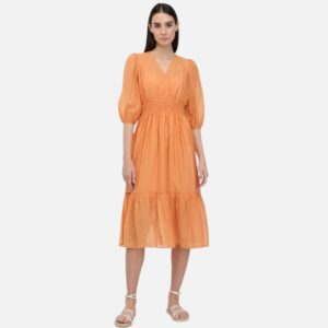 Rochie midi Orsay-portocaliu     Rochie Orsay model midi în formă de A, cu măneci trei sferturi și decolteu în V. Este prevăzută cu elastic în talie . Acest model este foarte ușor și lejer pentru sezonul de primăvară-vară. Mărimi disponibile: 40,42 Material: 85%lyocell, 15% poliamidă Culoare: portocaliu