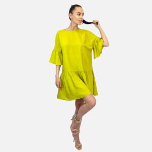Rochie mini C&A-verde lime Rochie pentru femei, verde lime, dintr-un material cu o textură ușor șifonat, vaporoasă, cu mânci evazate. Acest model nu are căptușeală și este foarte lejeră, ideală pentru sezonul de vară. Mărimi: 38 Material: 84% vâscoză, 16% nailon Culoare: verde lime