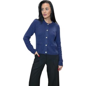 Cardigan cu nasturi aurii C&A-0009 Cardigan elegant tricotat  bleumarin, închidere cu nasturi aurii, două buzunare decorative. Mărimi: M Material: 60% bumbac, 40% acrilic Culoare: bleumarin