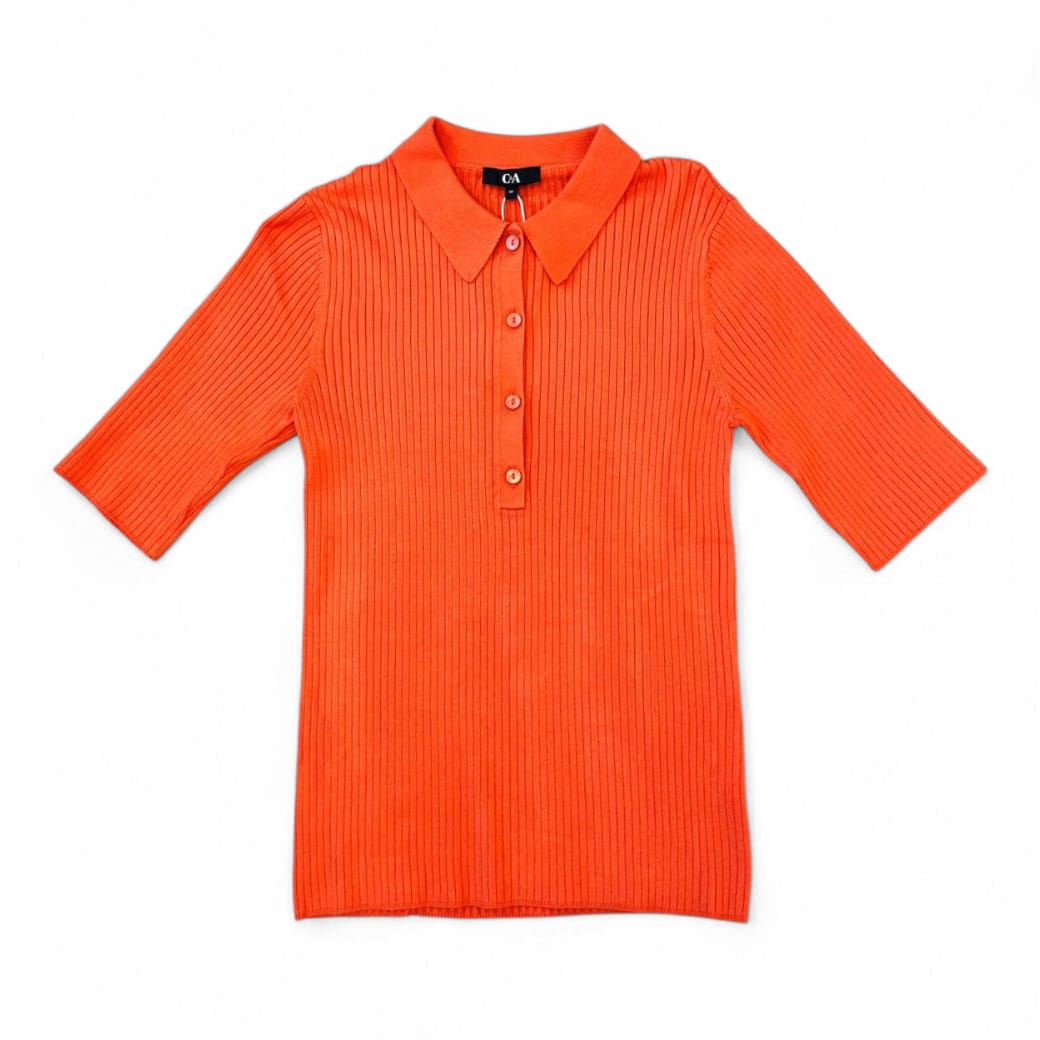 Bluză portocalie C&A-0094 Bluză damă, mâneci trei sferturi, material cu striuri, guler tip polo și nasturi. Mărimi: XS, S, M, L Material: 78% vâscoză, 22% nailon Culoare: portocaliu