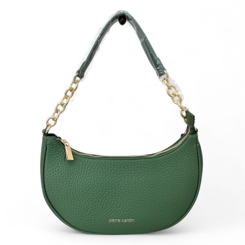 Geantă de umăr Pierre Cardin Geantă de umăr, model  tip hobo, realizată din piele ecologică, aspect granulat, două buzunare în interior, închidere cu fermoar, două barete: una scurtă cu lanț auriu pentru a fi purtată pe umăr și una lungă ajustabilă și detașabilă. Dimensiuni: 28 x 5 x 17 cm Material exterior:100% poliuretan Căptușeală: 100% poliester. Culoare: verde