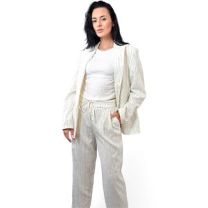 Pantaloni din amestec de in cu vâscoză femei C&A Pantaloni femei, model cu dungi verticale subțiri negre pe un fond alb, lungime până la gleznă, talie cu elastic în partea din spate, iar în față cu șnur, două buzunare laterale funcționale. Mărimi: 36 Material:   52 % in, 48 % vâscoză Culoare: alb