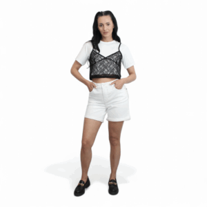 Pantaloni scurți de vară cu talie înaltă pentru femei-C&A Pantaloni scurți de vară, talie înaltă, închidere cu fermoar și nasture, buzunare funcționale atât în partea din față cât și în spate, material elastic. Disponibili atât în magazin cât și pe site cu livrare rapidă în toată România. Mărimi: 44 Material : 99% bumbac, 1% elastan Culoare: alb