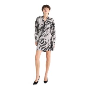 Rochie cu aspect satinat și imprimeu pentru femei C&A Rochie cu aspect satinat si imprimeu abstract în nuanțe de gri, alb si negru pentru femei, mâneci lungi cu manșete, guler tip cămașă și închidere cu nasturi în partea superioara până la nivelul taliei, în partea din spate talie este prevăzută cu elastic. Disponibilă atât în magazin cât și online cu livrare rapidă în toată țara. Mărimi: 42 Material: 100% poliester Culoare:  gri cu negru