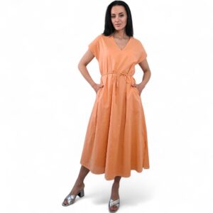 Rochie midi din bumbac 100 % pentru femei C&A Rochie midi cu mâneci tip fluture pentru femei din bumbac 100 %, decolteu în V, talie evidențiată printr-un cordon subțire în aceeași nuanță, două buzunare laterale funcționale, pe ambele părți jos prezintă crăpături. Disponibilă  in magazin și online cu livrare rapidă în toată România. Mărimi: 34 Material: 100 % bumbac Culoare: portocaliu