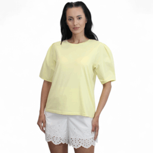 Tricou cu mâneci bufante pentru femei-C&A Tricou galben, mâneci bufante, decolteu rotund, potrivit pentru perioada de vară. Disponibili atât în magazin cât și pe site cu livrare rapidă în toată România. Mărimi: M Material tricou: 48% modal, 48% bumbac, 4%elastan Culoare: galben