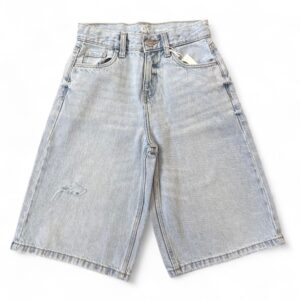 Pantaloni scurți până la genunchi pentru fete Pantaloni scurți până la genunchi pentru fete, buzunare funcționale atât în partea din față cât și în spate, C&A, talia se poate ajusta în interior. Disponibili atât în magazin cât și online cu livrare rapida in toată România. Mărimi disponibile: 128 Material:  100% bumbac Culoare: albastru deschis