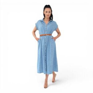Rochie midi tip cămașă din denim pentru femei-C&A Rochie din denim, lungime midi, croială în A, guler tip cămașă, decolteu în V, închidere frontală cu nasturi, două buzunare funcționale, mâneci scurte, curea maro în talie. Disponibilă atât în magazin cât și pe site cu livrare rapidă în toată România. Mărimi: L Material: 68 % bumbac, 32 % liocel Culoare: albastru denim