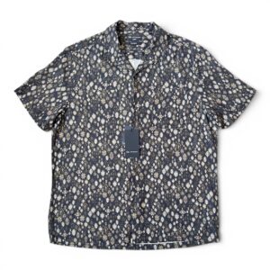 Cămașă Slim Fit din in și vâscoză pentru bărbați-C&A Premium Cămașă cu imprimeu geometric pentru bărbați din in si vâscoză, croi slim fit, mâneca scurtă, închidere  frontală cu nasturi, guler clasic crestat, două  buzunare funcționale aplicate pe piept. Disponibilă în magazin și online cu livrare rapidă în toată România. Mărimi disponibile: L Material: 55% in, 45 %vâscoză Culoare: negru cu bej