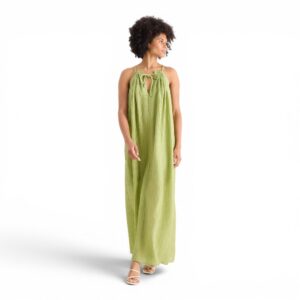 Rochie maxi de vară cu bretele și buzunare pentru femei-C&A Rochie lungă (maxi) vaporoasă cu pliuri verticale mărunte texturate pe întreaga lungime, decolteu adunat în pliuri strânse în partea de sus , susținut de bretele subțiri, două buzunare funcționale, material lejer de vară. Disponibilă atât în magazin cât și pe site cu livrare rapidă în toată România. Mărimi: XS Material: 81 % liocel, 19% poliamidă Căptușeală: 100% poliester Culoare: verde oliv